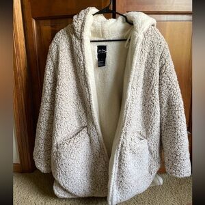 Super soft women’s jacket/sweater.